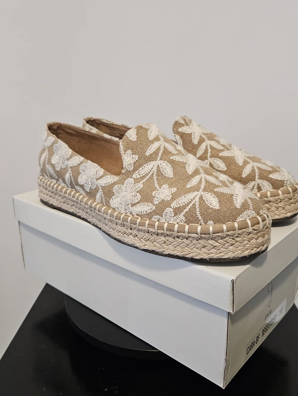 JOIE Cara-BF‎ Beige and White Floral Embroidered Espadrille Slip-Ons Size 10